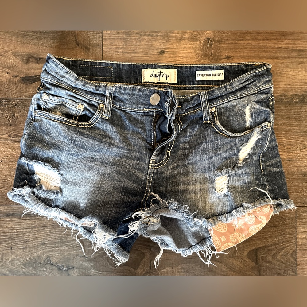 Women’s Jean shorts.